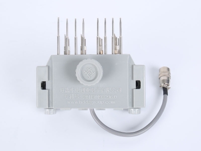 HH103單相國網(wǎng)、南網(wǎng)背出線(xiàn)表座（105、125MM-孔距，M8-螺桿）