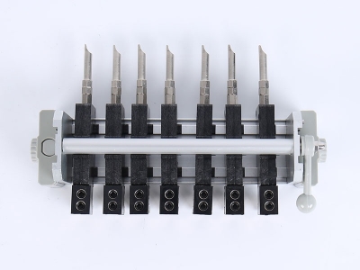 HH2020B三相偏心輪下出線(xiàn)表座 （7滑塊 150、155、165、180、 200x40MM 孔距,M6 螺桿）